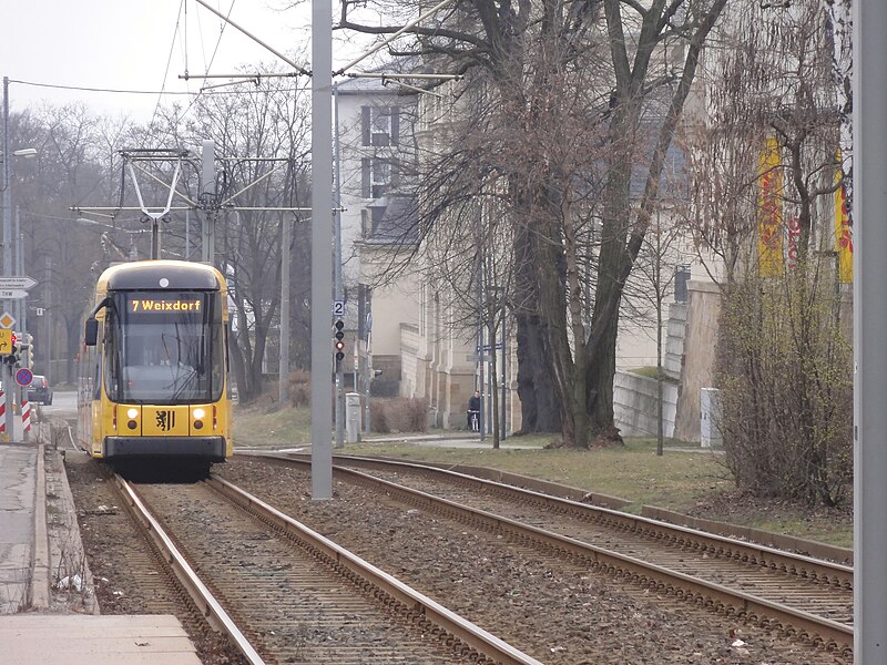 File:2011031401 Strassenbahn bei Heeresbaeckerei Dresden 2011.jpg