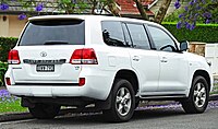 2011 Toyota Land Cruiser (UZJ200R) Sahara wagon (2011-11-18) 02.jpg