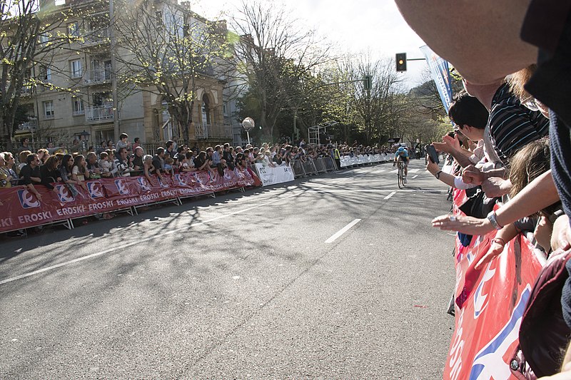 File:2018ko Euskal Herriko itzulia - Zarautz - 25.jpg