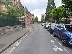 Rue Casimir-Périer depuis la place Milosz, en juin 2021