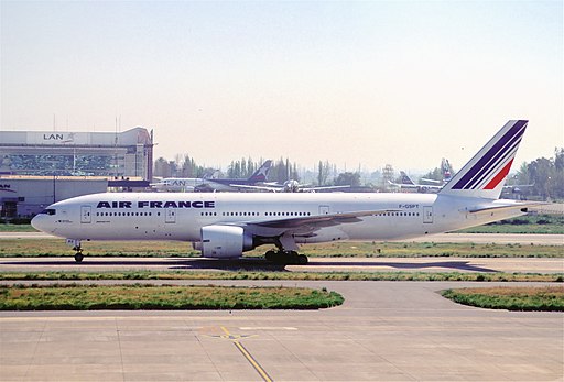 319aq - Air France Boeing 777-228ER; F-GSPT@SCL;22.09.2004 (5455977136)