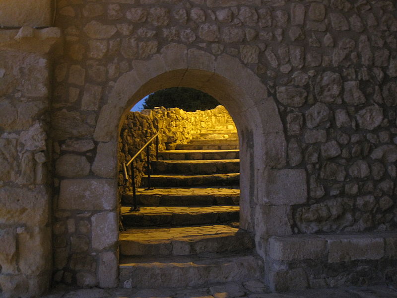 File:42 Sant Pere de Castellet, portal lateral de l'atri.jpg