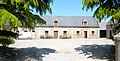 La ferme-modèle de Gourveau, située face à l'entrée du château de Kernévez, construite au début du XIXe siècle par Sylvestre Budes de Guébriant.