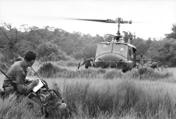 Soldiers from 5 RAR disembarking a US Army helicopter during Operation Toledo in September 1966