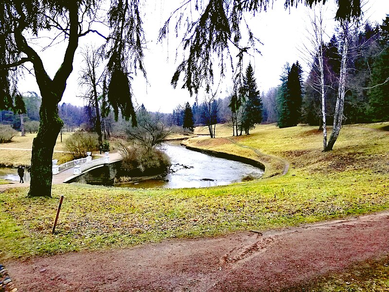 File:8197. Slavyanka River in Pavlovsk park.jpg