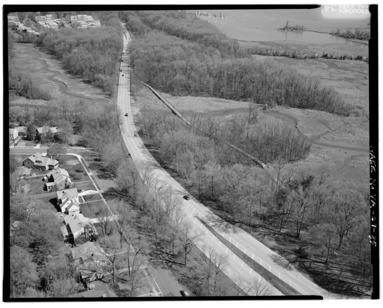 File:AERIAL VIEW OF DYKE MARSH WITH PEDESTRIAN BOARDWALK NEAR WESTGROVE LOOKING NORTH. - George Washington Memorial Parkway, Along Potomac River from McLean to Mount Vernon, VA, Mount HAER VA,30- ,8-35.tif