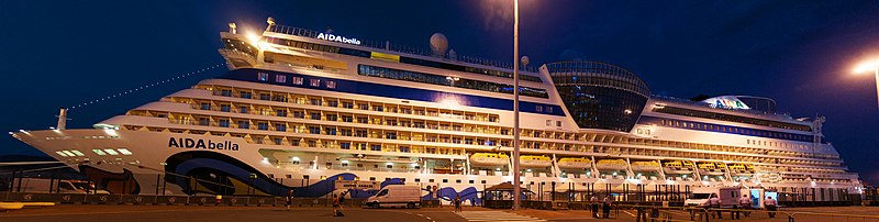 AIDAbella panorama in Las Palmas.jpg