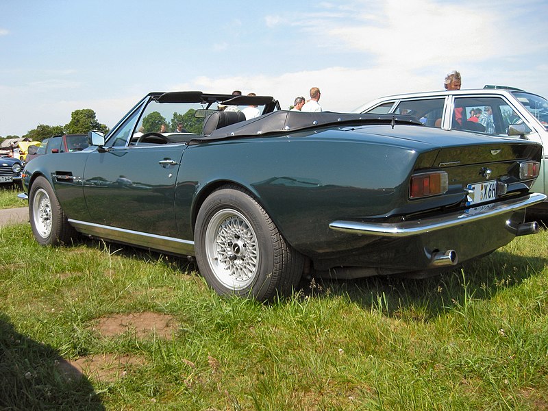 Aston Martin V8 I -  Der Hauch des Todes 800px-AM_V8_Volante_Seite