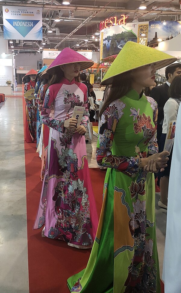 ASEAN Tourism Forum 2019 - Traditional Vietnam woman cloth parade