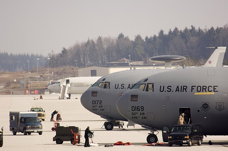 File:A pair of C-17 Globemaster IIIs.jpg