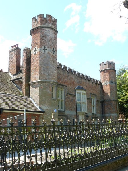 File:Abbey House, Winchester - geograph.org.uk - 1316346.jpg