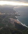 En primer planu abra'l Pas o la ría Mogru, desembocaura'l ríu Pas nel mar Cantábricu enti los concejos de Piélagos y Miengu, y sable de Valdearenas. Tres d'ellu desembocaura'l ríu Saḥa-Besaya ena ría Samartín, enti Miengu y Suancis.13/Noviembri/2009