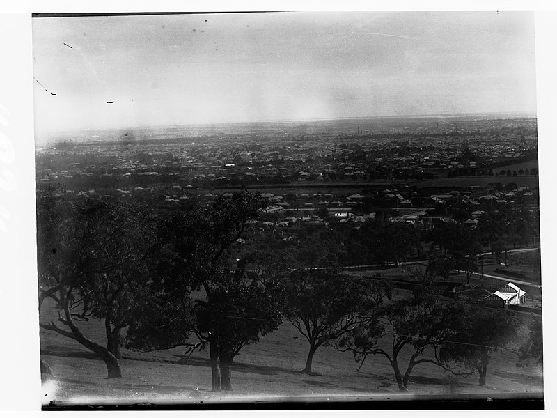 File:Adelaide from the foothills, looking north-east(GN11924).jpg