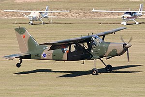 Aermacchi AM-3C Bosbok Bundabergin lentokentällä Vabre.jpg