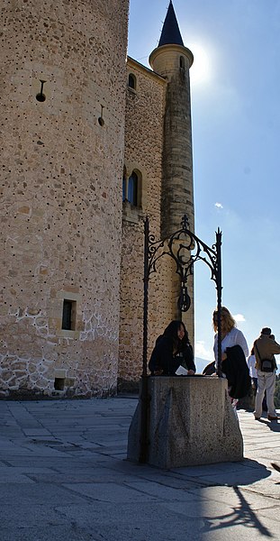 File:Alcázar de Segovia 14.JPG