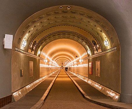 Alter Elbtunnel – Blick in die Tunnelröhre