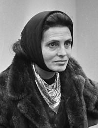 Amalia Rodrigues 1964 (cropped).jpg