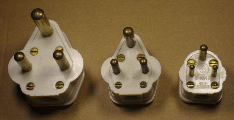 Fichier:BS 546 Plugs - 15A 5A 2A.png