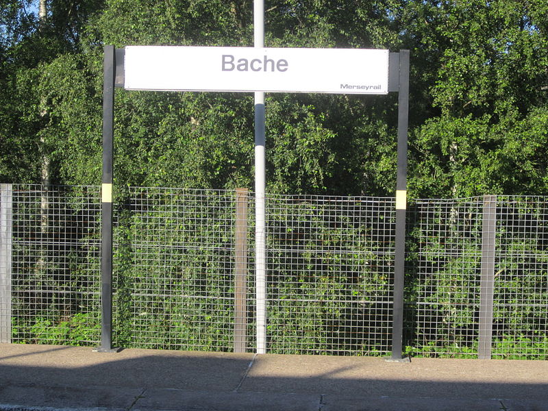 File:Bache railway station (3).JPG