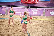 Deutsch: Beachhandball bei den Olympischen Jugendspielen 2018; Tag 6, 12. Oktober 2018; Mädchen, Hauptrundenspiel – Ungarn-Niederlande 2:1 English: Beach handball at the 2018 Summer Youth Olympics at 12 October 2018 – Girls Main Round – Hungary-Netherlands 2:1