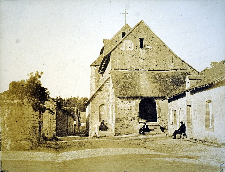 File:Beaumont anCienne église par Varin 30109.jpg