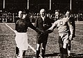 Begroeting Nederlandse en Tsjechoslowaakse aanvoerder, WK 1938 - Dutch and Czech team captains shake hands, 1938 World Cup (4681265011).jpg