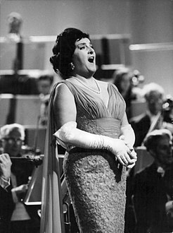 Birgit-Nilsson-standing-and-singing-on-the-stage-391837722733.jpg