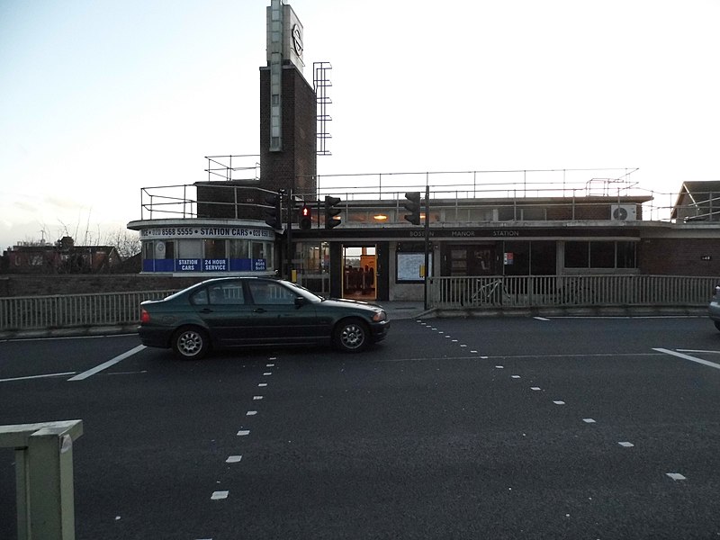 File:Boston Manor Station - geograph.org.uk - 3832776.jpg