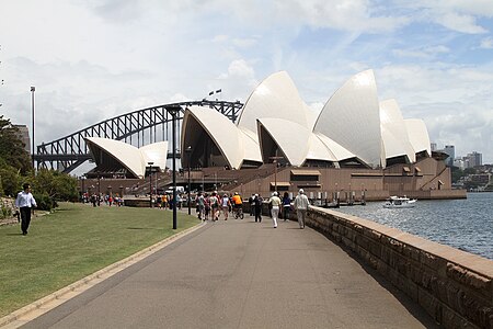 Fail:Botanic_Gardens_approach_to_Sydney_Opera_House,_jjron,_03.12.2010.jpg