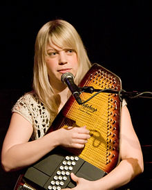 Bulat performing with her autoharp in 2008