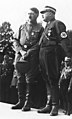 Adolf Hitler y Ernst Röhm hablando sobre la marcha de las unidades de las SA en Nuremberg, 1933