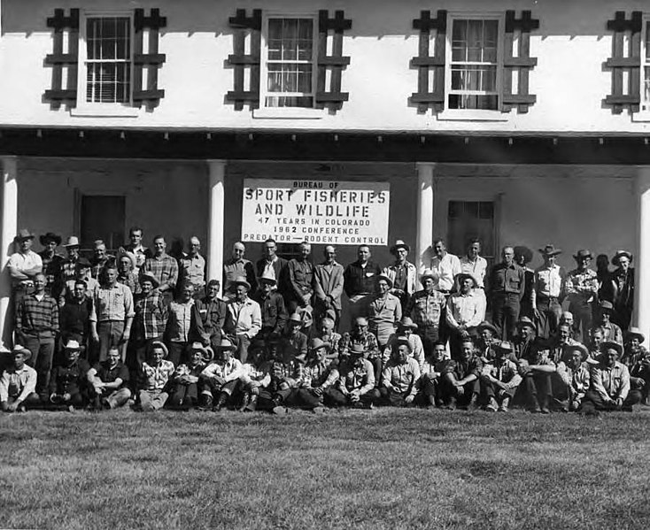 File:Bureau of Sport Fisheries and Wildlife Group Photo. - DPLA - e52012b90c51a2972ed4be004d004ca0.jpg