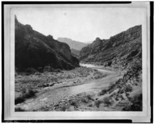 COOLIDGE DAM SITE, LOOKING SOUTH (DOWNSTREAM), c. 1927 - Coolidge Dam, Gila River, Peridot, Gila County, AZ HAER ARIZ,11-PERI.V,1-2.tif