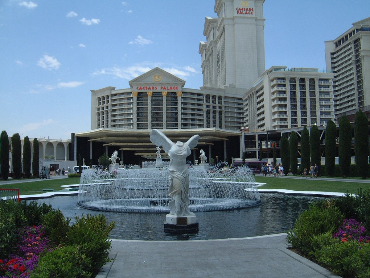 File:Fountain of the Gods Caesars Palace.jpg - Wikimedia Commons