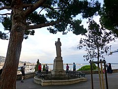 Vue panoramique avec Notre-Dame d'Espérance, depuis la place de la Castre