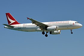 Cathay Dragon, B-HSQ, Airbus A320-232 (47663114221).jpg