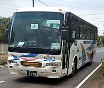 ニチレイレディスのギャラリー輸送には高速バスや観光バスも総動員で輸送に当たる（7303号車）