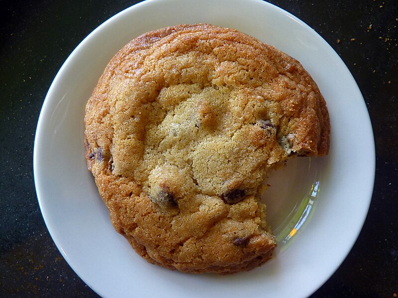 File:Chocolate chip cookie (5685549754).jpg