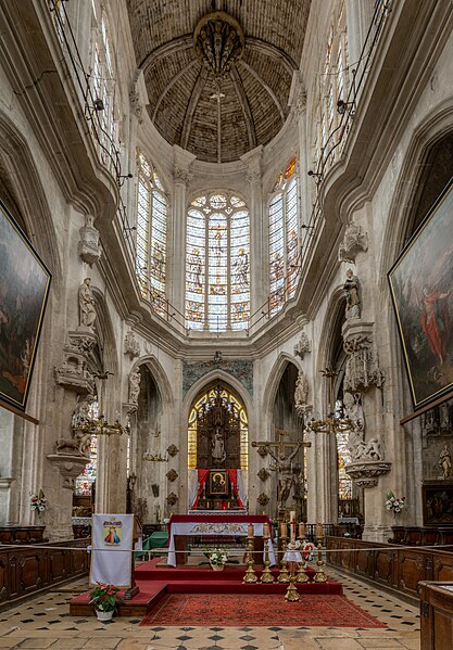 File:Choir of Saint Pantaléon, Troyes HDR 20140509 10.jpg