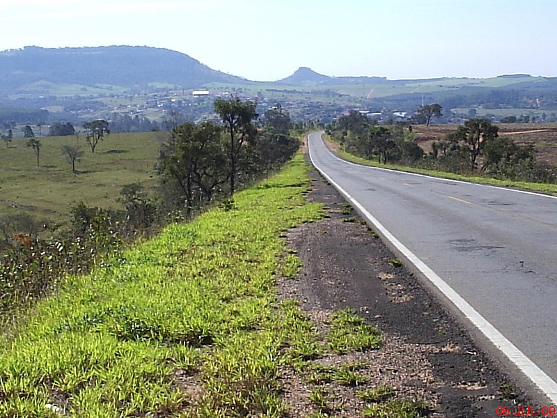 File:Cidade de Analândia vista da Rodovia SP-225 - panoramio.jpg