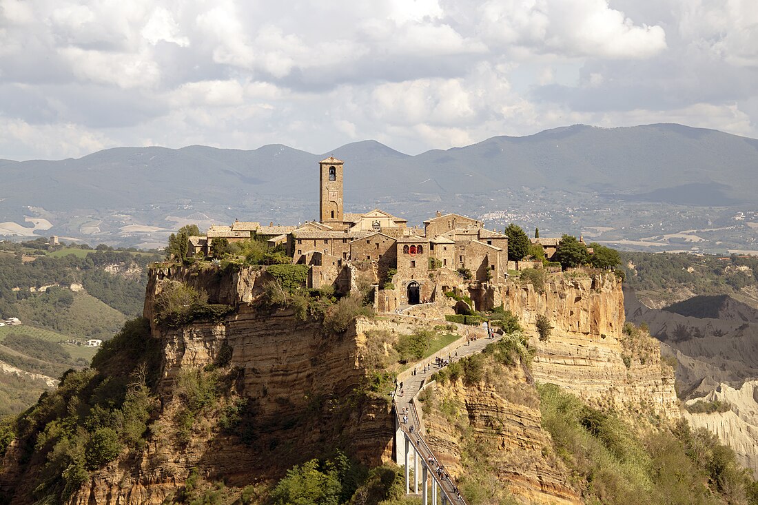 File:Civita (Bagnoregio) - Panorama.jpg