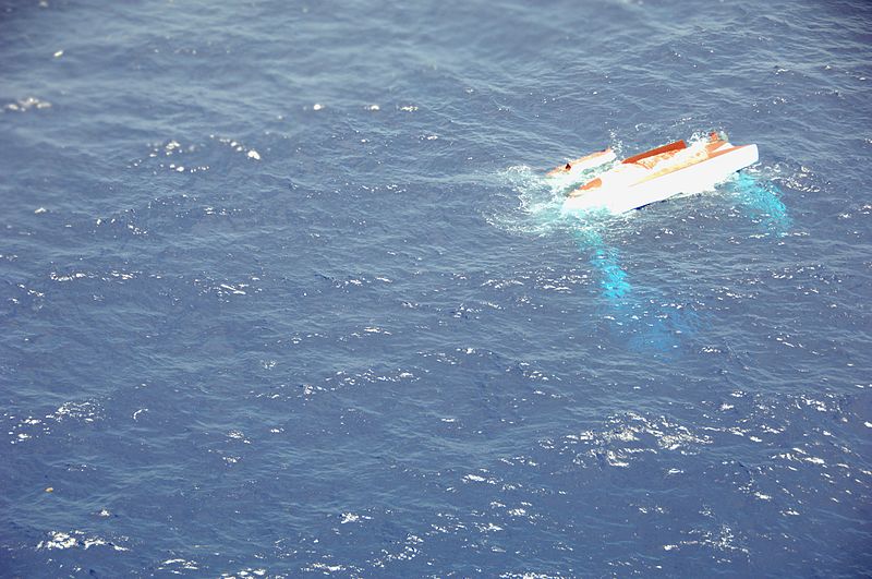 File:Coast Guard rescues man from life boat off North Carolina Coast (photo 2) DVIDS1087446.jpg