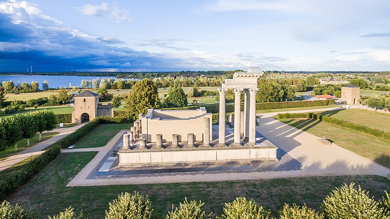 File:Colonia Ulpia Traiana - Aerial views -0082.jpg