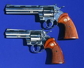 Револьверы Colt Python c шести- и четырёхдюймовыми стволами