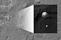 Фотографија снимљена помоћу камере -{HiRISE}- са удаљености од 340 -{km}-.