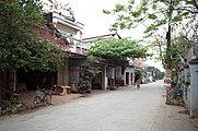 Dãy cửa hàng tại làng nghề đồ gỗ mỹ nghệ thôn Lĩnh Mai, xã Quảng Phú