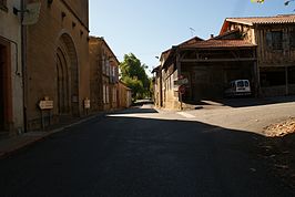 De weg in Villefranche d'Astarac.