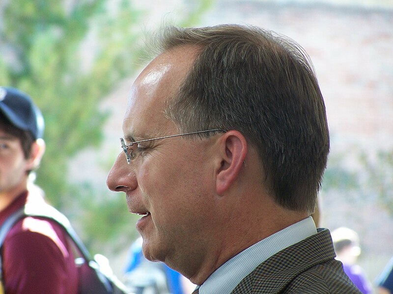 File:Dave Barger profile 2010.JPG