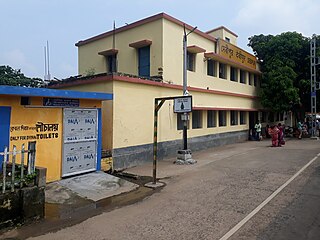 <span class="mw-page-title-main">Debipur railway station</span> Railway station in West Bengal, India