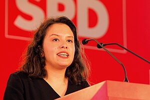 Delara Burkhardt: Arsimi, Karriera politike, Shih edhe